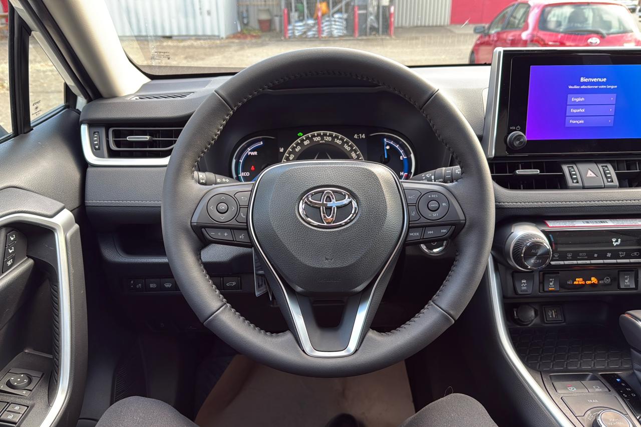 2025 Toyota RAV4 XLE HYBRID Photo