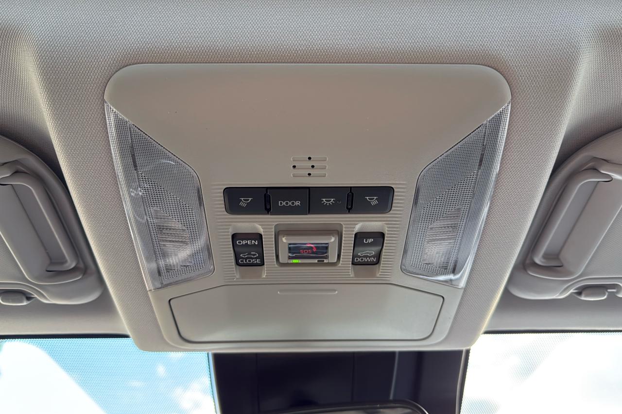 2025 Toyota RAV4 XLE HYBRID Photo