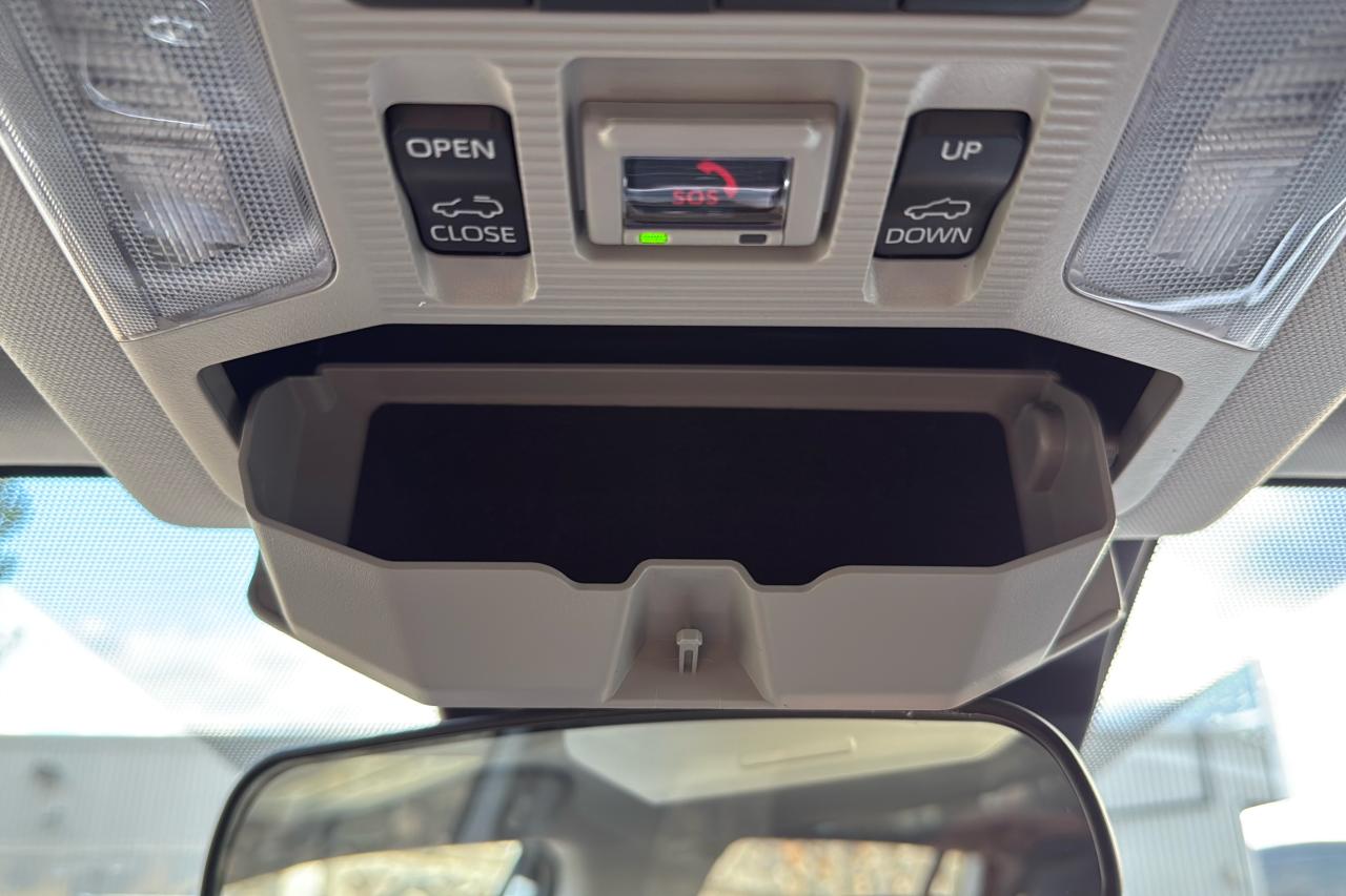 2025 Toyota RAV4 XLE HYBRID Photo