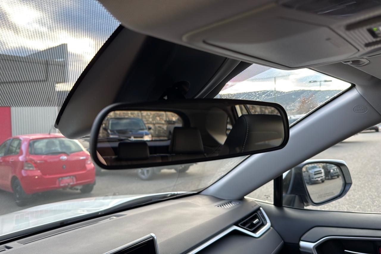 2025 Toyota RAV4 XLE HYBRID Photo