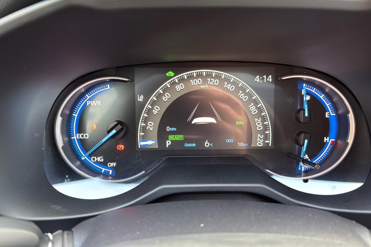 2025 Toyota RAV4 XLE HYBRID Photo