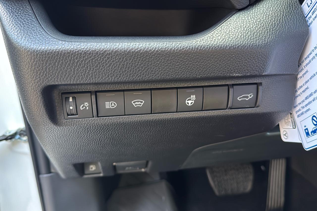 2025 Toyota RAV4 XLE HYBRID Photo