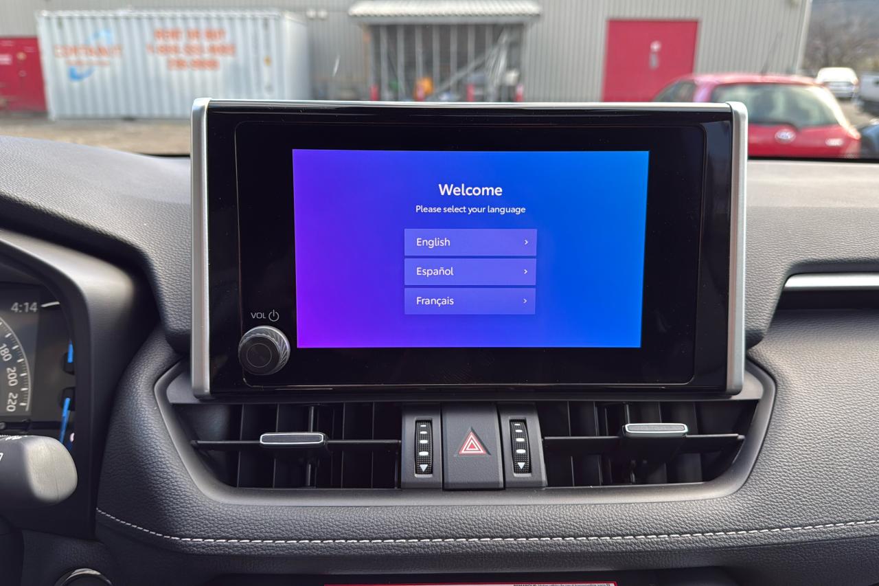 2025 Toyota RAV4 XLE HYBRID Photo