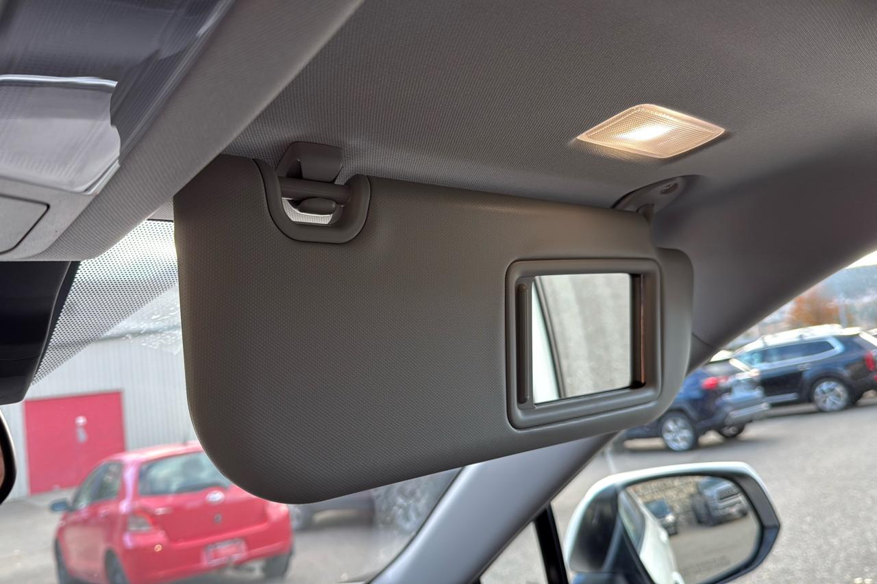 2025 Toyota RAV4 XLE HYBRID Photo