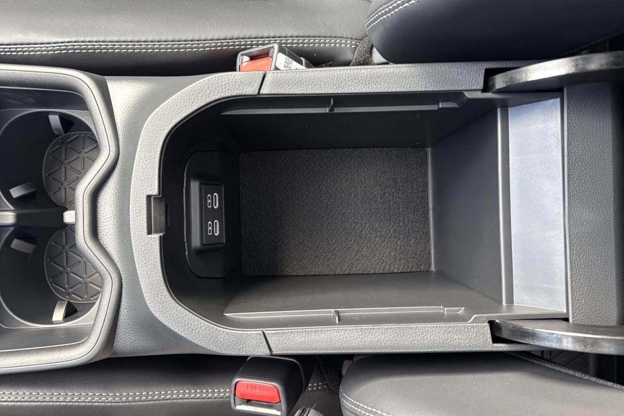 2025 Toyota RAV4 XLE HYBRID Photo