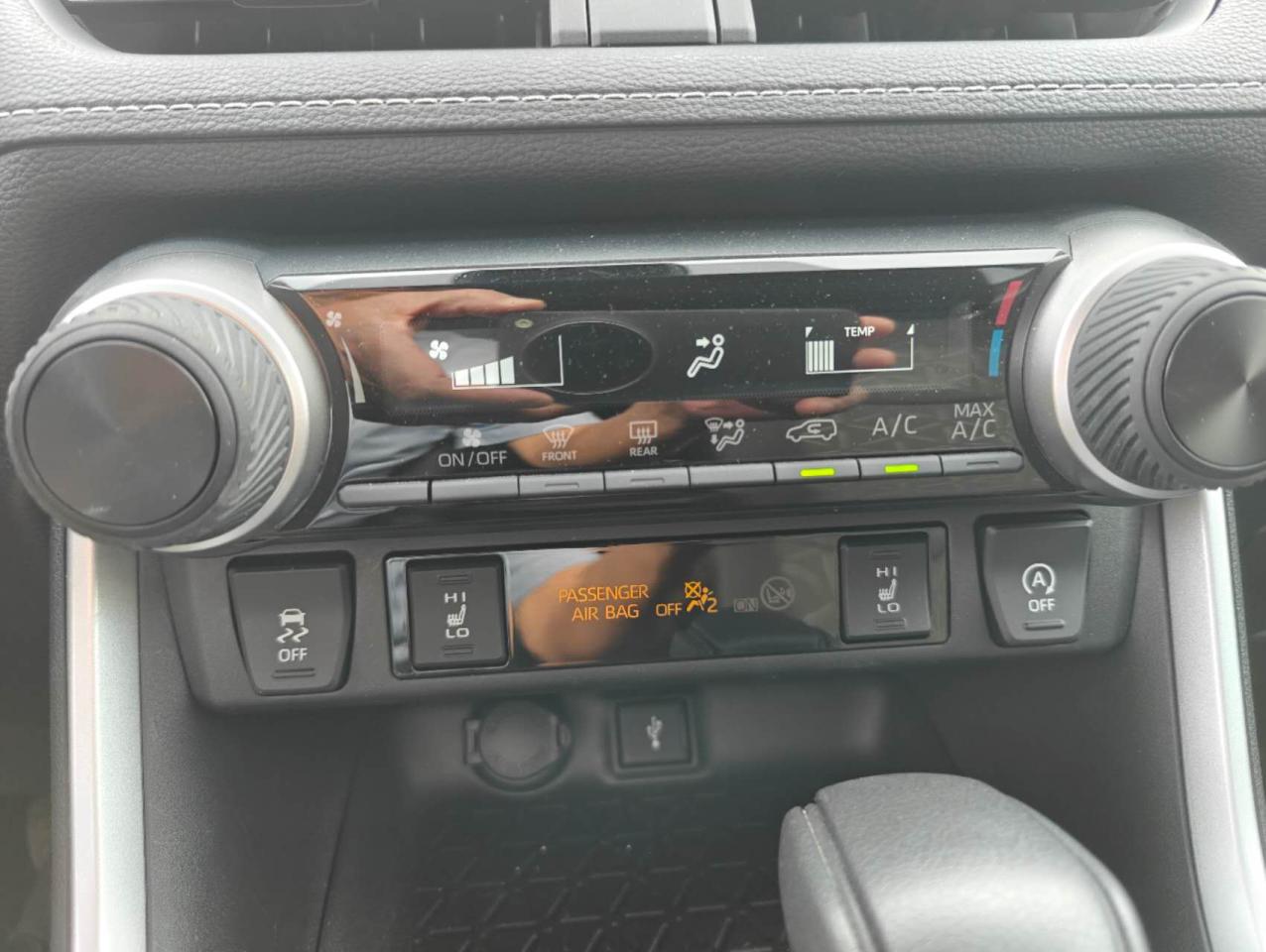 2021 Toyota RAV4 LE AWD - Photo #14