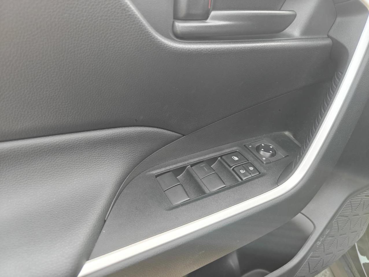 2021 Toyota RAV4 LE AWD - Photo #9