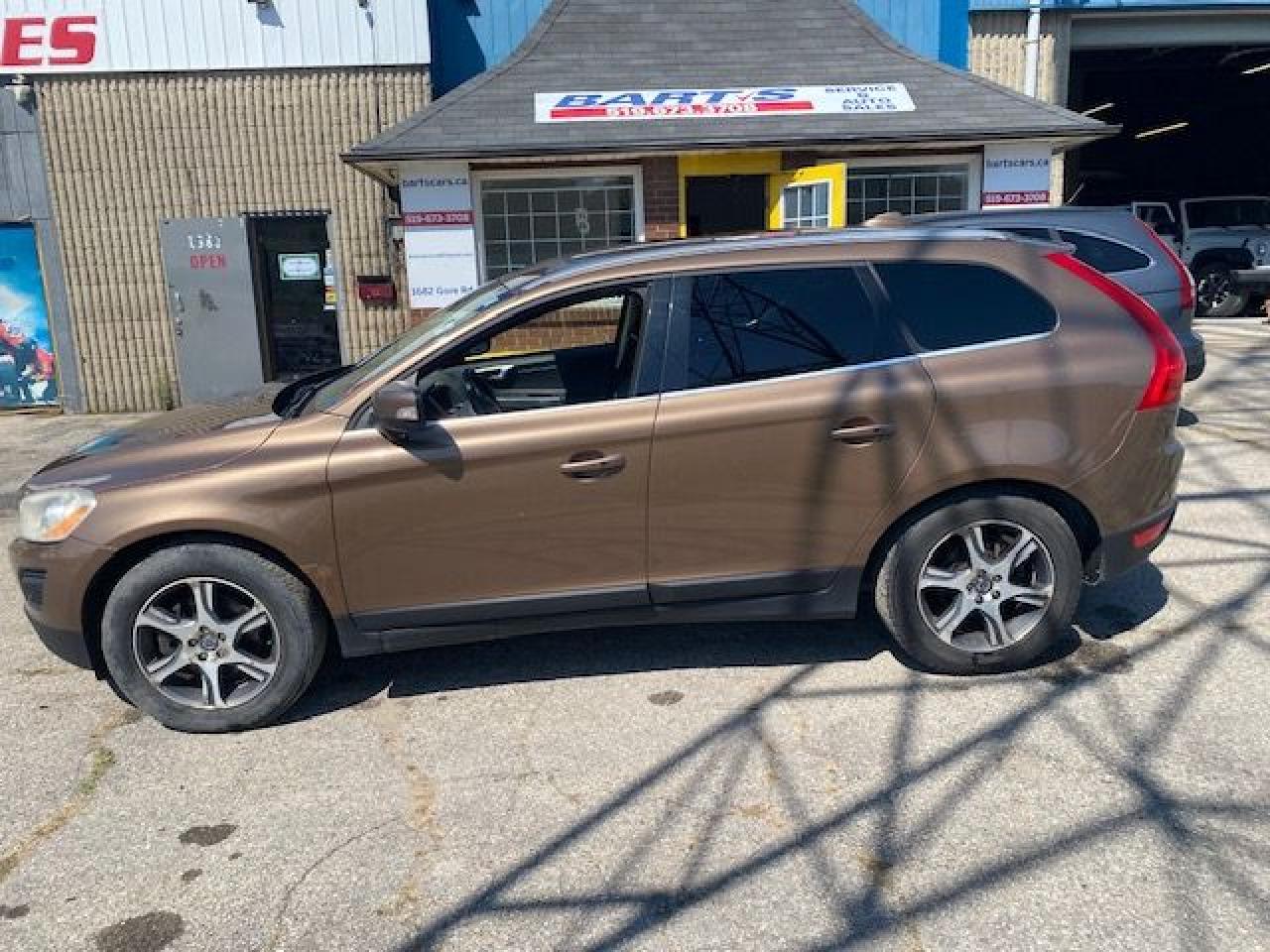 Used 2012 Volvo XC60 T6 R-Design Premier Plus for sale in London, ON