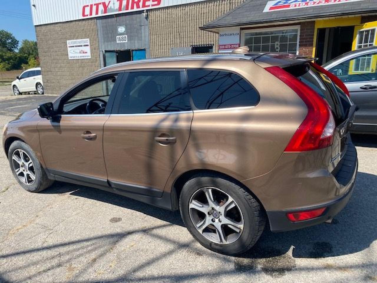 2012 Volvo XC60 T6 R-Design Premier Plus - Photo #4