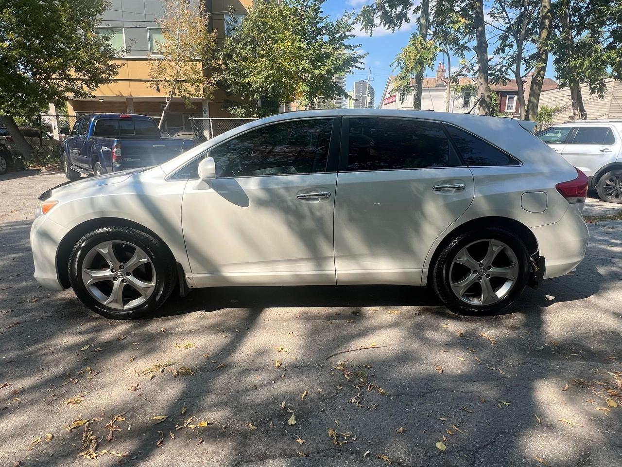 2011 Toyota Venza  - Photo #2
