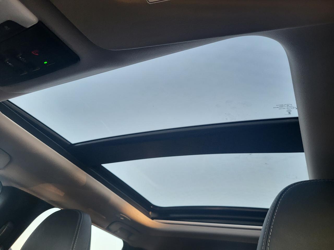 2024 Mitsubishi Outlander PHEV LE Photo