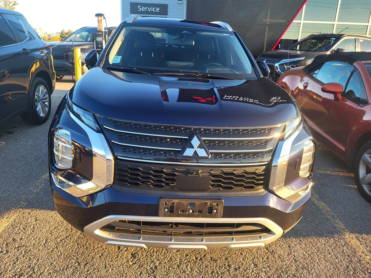 2024 Mitsubishi Outlander PHEV LE Photo