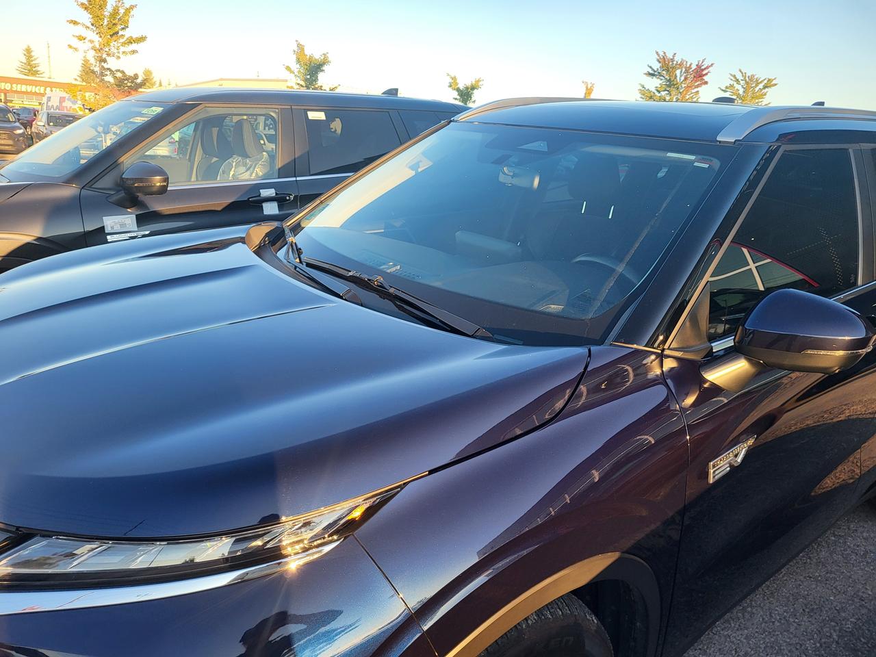 2024 Mitsubishi Outlander PHEV LE Photo