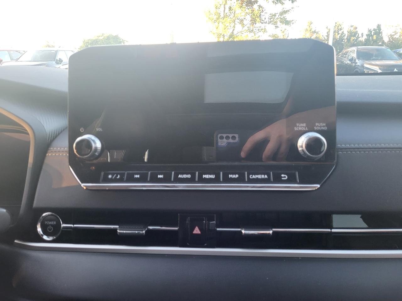 2024 Mitsubishi Outlander PHEV LE Photo