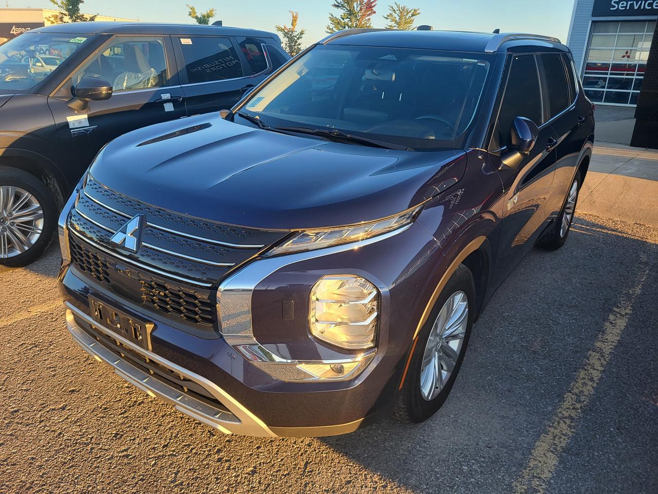 2024 Mitsubishi Outlander PHEV LE Photo