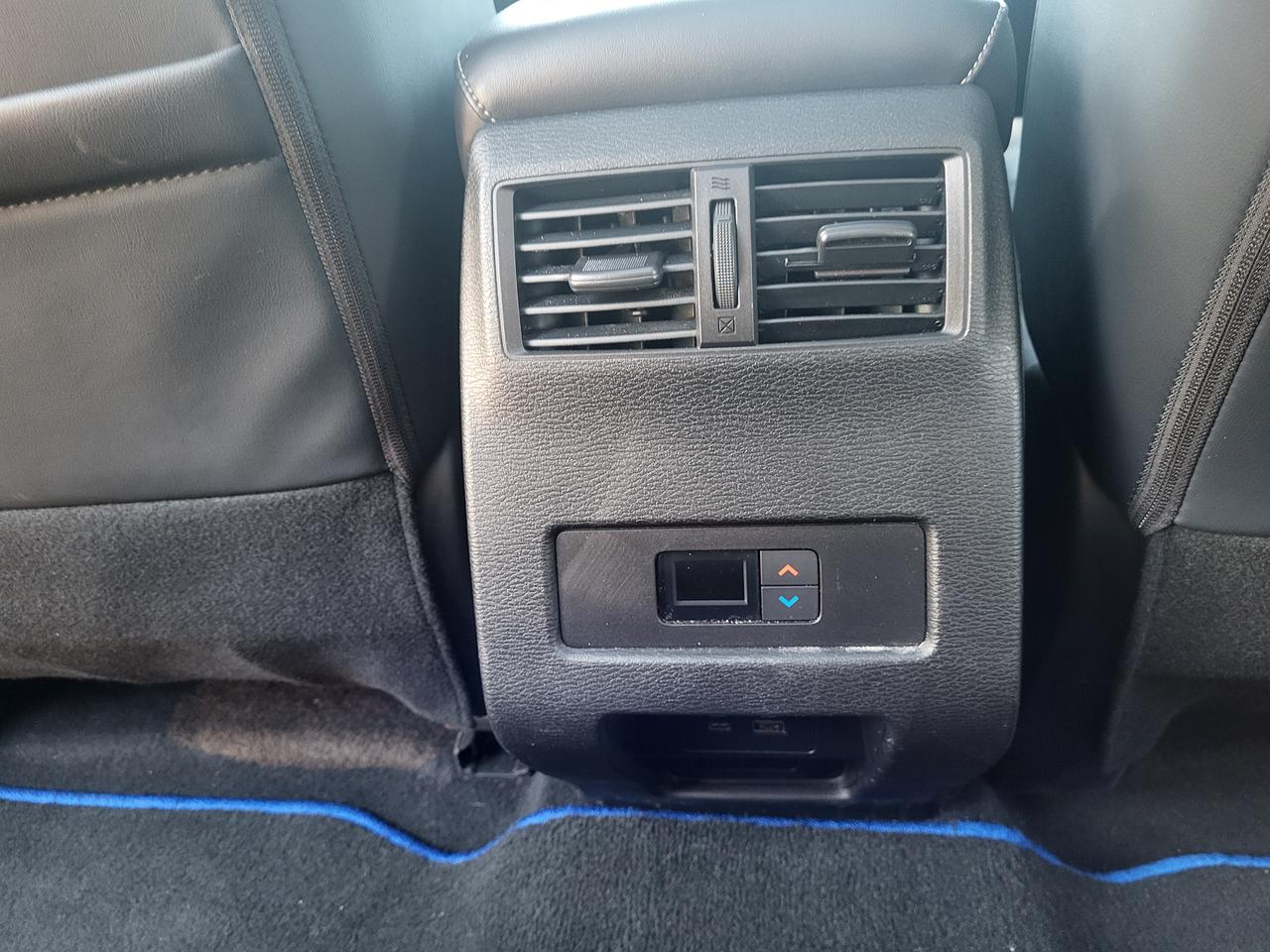 2024 Mitsubishi Outlander PHEV LE Photo