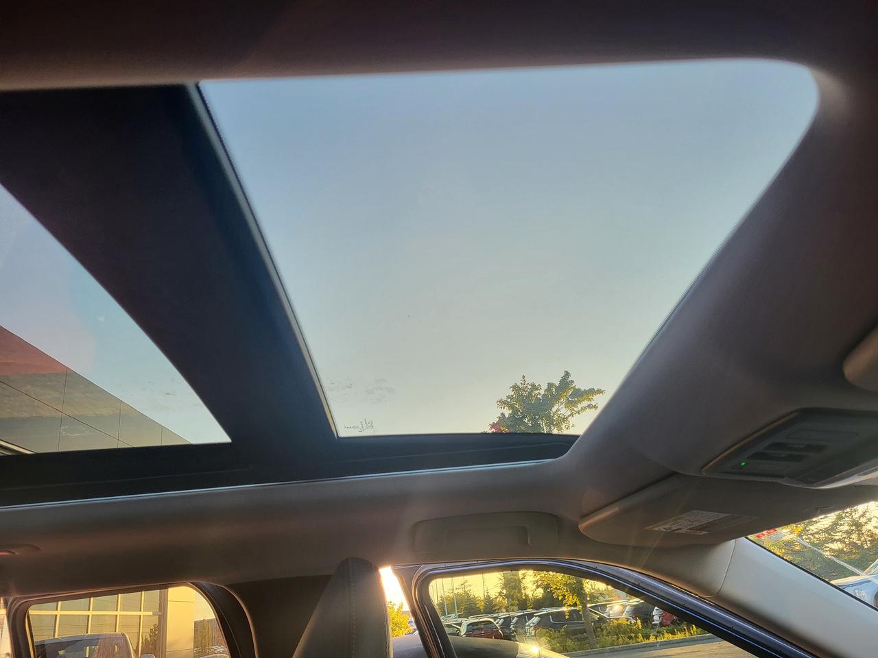 2024 Mitsubishi Outlander PHEV LE Photo