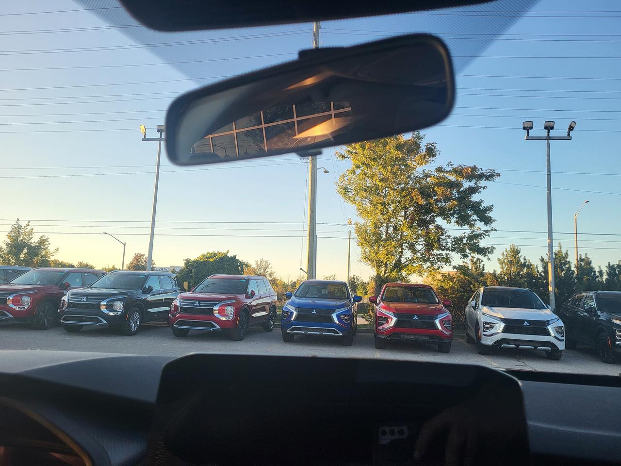 2024 Mitsubishi Outlander PHEV LE Photo