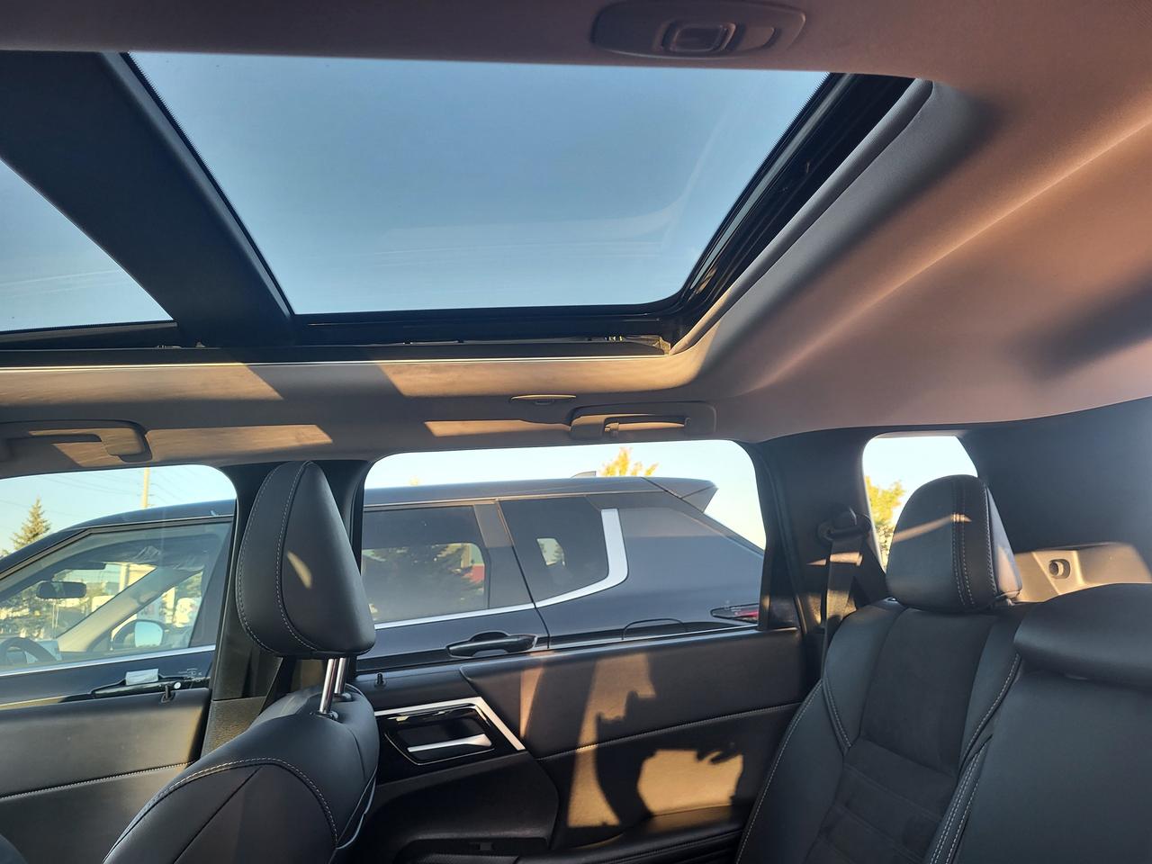 2024 Mitsubishi Outlander PHEV LE Photo