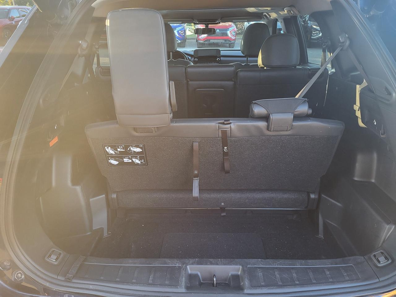 2024 Mitsubishi Outlander PHEV LE Photo