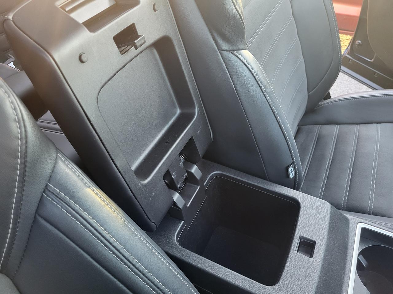 2024 Mitsubishi Outlander PHEV LE Photo