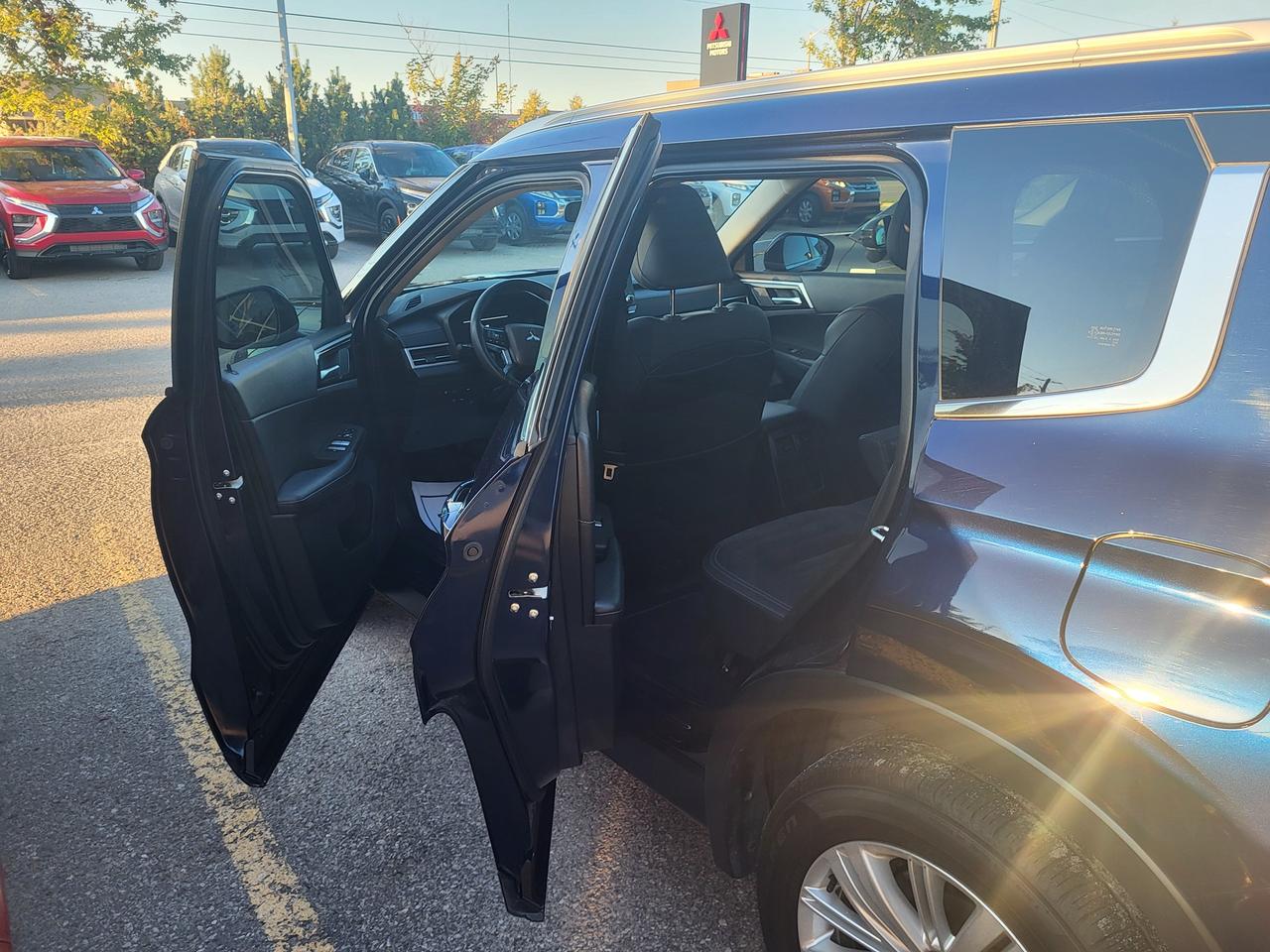 2024 Mitsubishi Outlander PHEV LE Photo