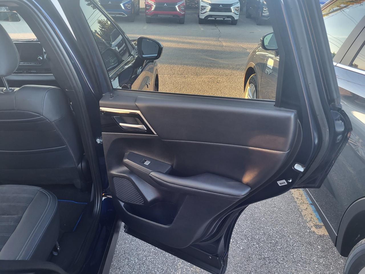 2024 Mitsubishi Outlander PHEV LE Photo