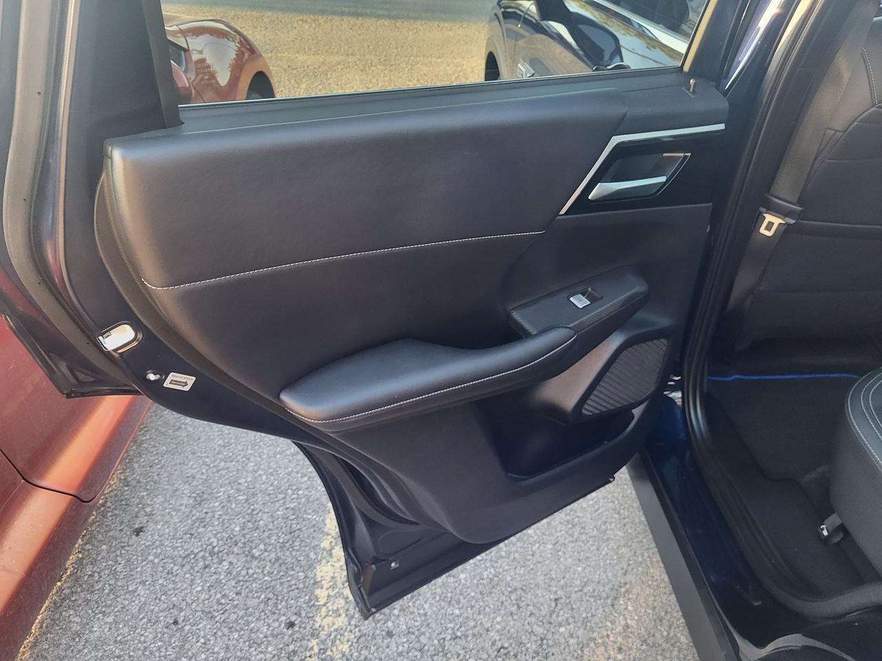 2024 Mitsubishi Outlander PHEV LE Photo