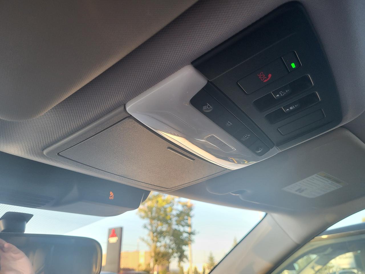 2024 Mitsubishi Outlander PHEV LE Photo