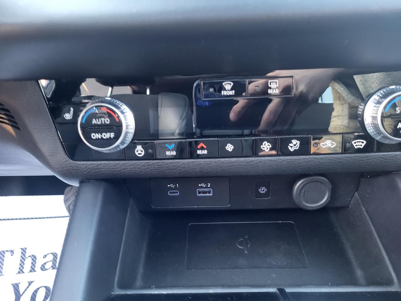 2024 Mitsubishi Outlander PHEV LE Photo