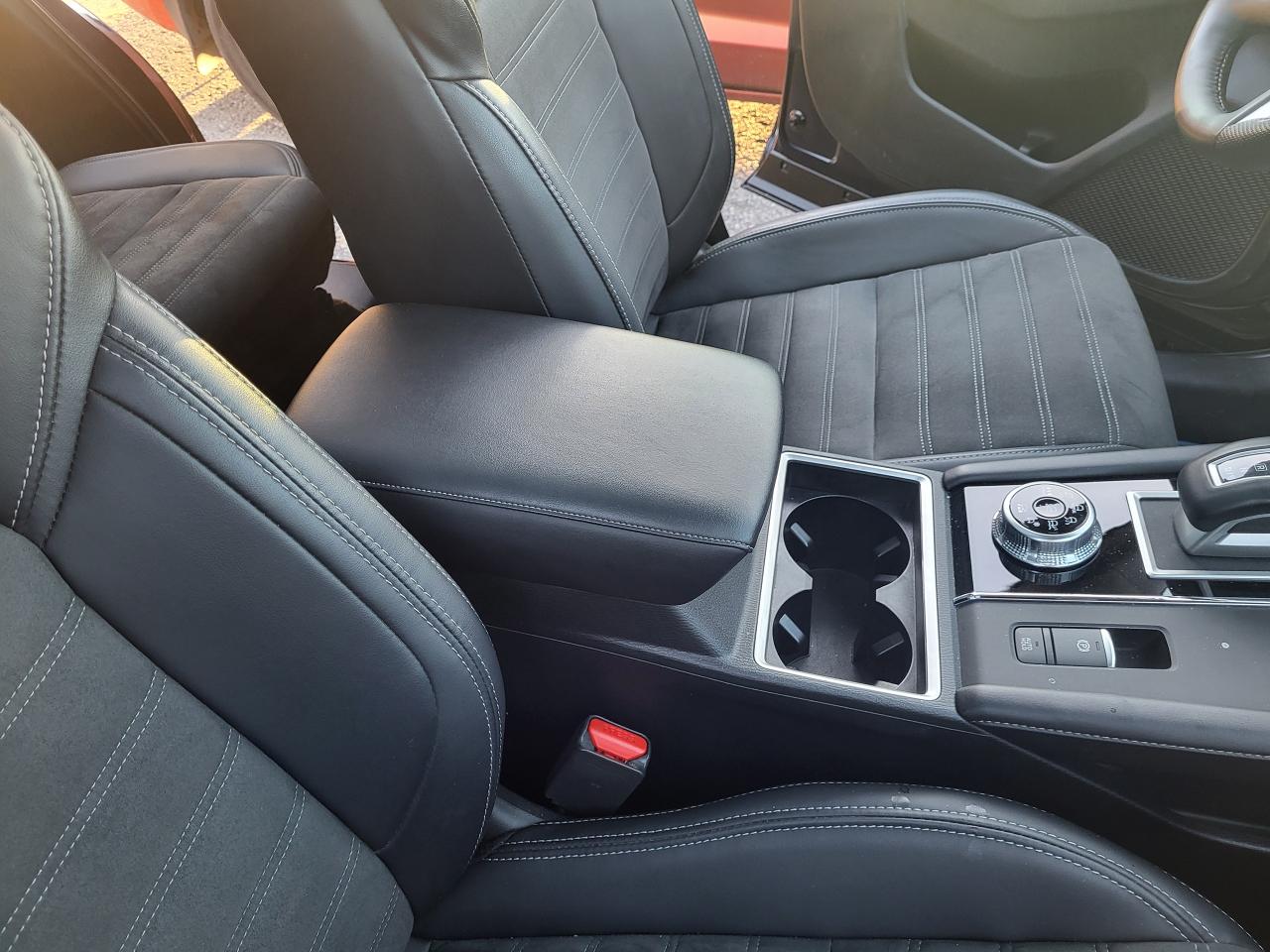 2024 Mitsubishi Outlander PHEV LE Photo