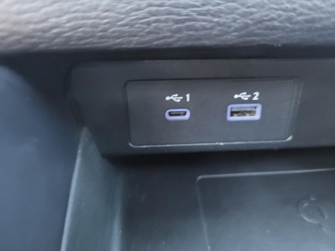 2024 Mitsubishi Outlander PHEV LE Photo