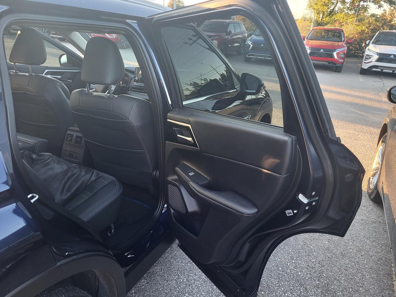 2024 Mitsubishi Outlander PHEV LE Photo