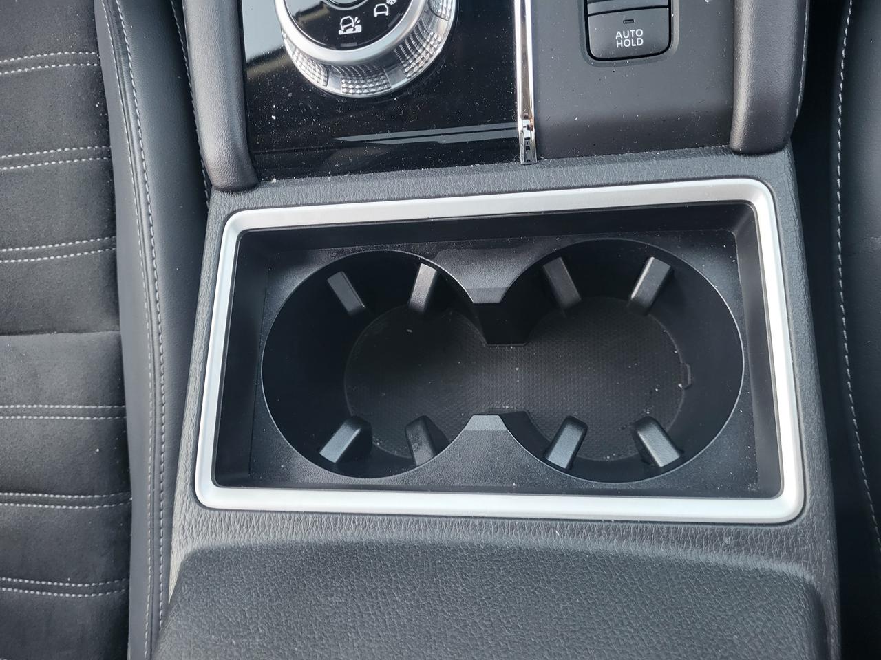 2024 Mitsubishi Outlander PHEV LE Photo