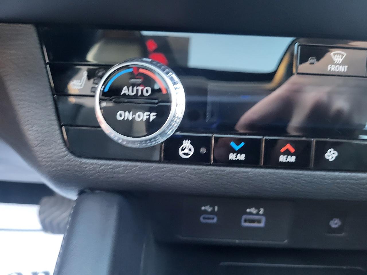 2024 Mitsubishi Outlander PHEV LE Photo