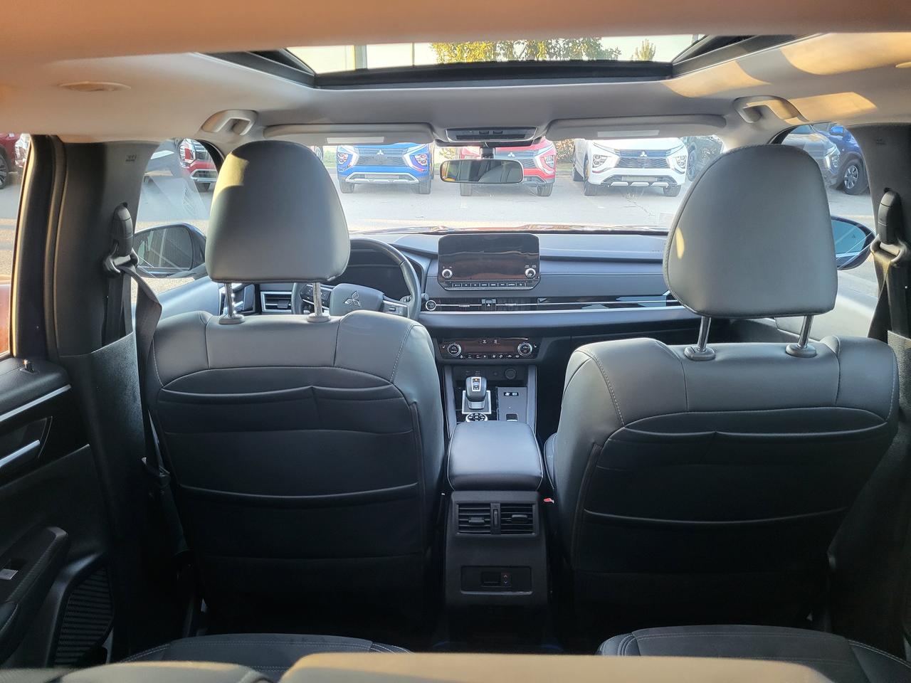 2024 Mitsubishi Outlander PHEV LE Photo