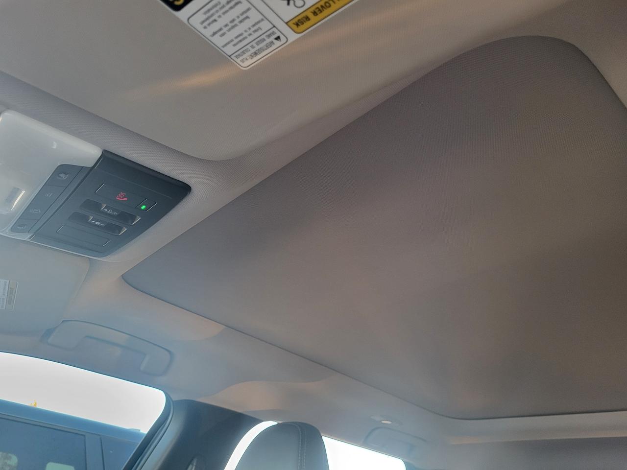 2024 Mitsubishi Outlander PHEV LE Photo