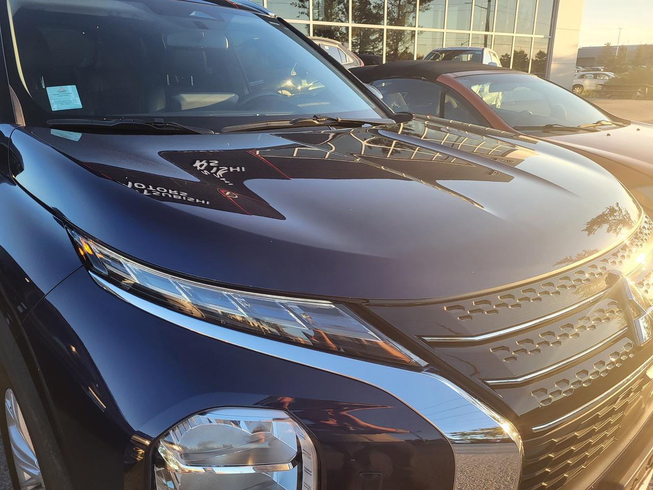 2024 Mitsubishi Outlander PHEV LE Photo