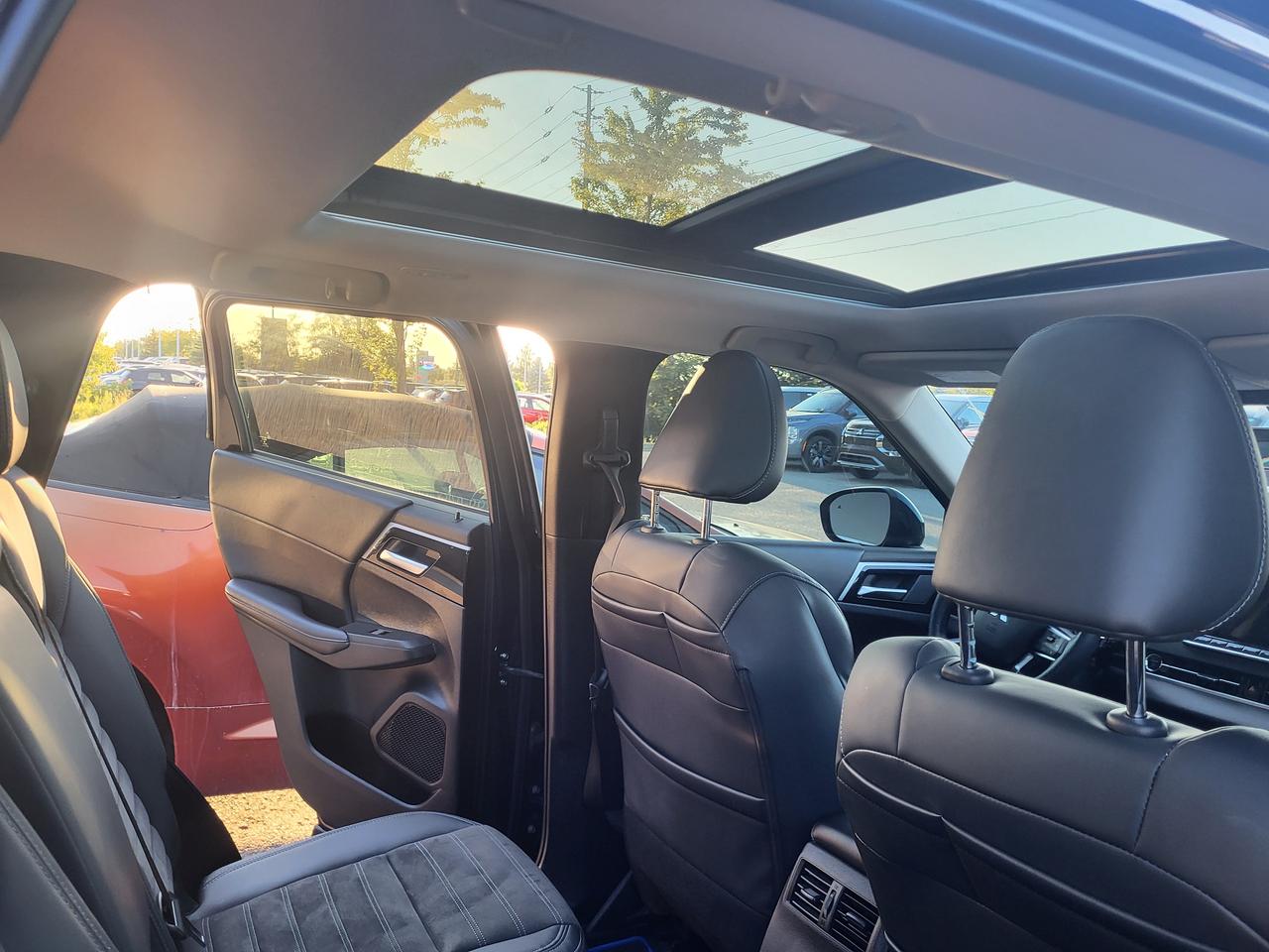 2024 Mitsubishi Outlander PHEV LE Photo