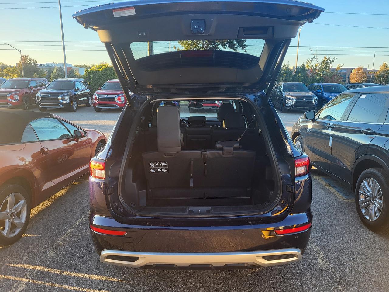 2024 Mitsubishi Outlander PHEV LE Photo