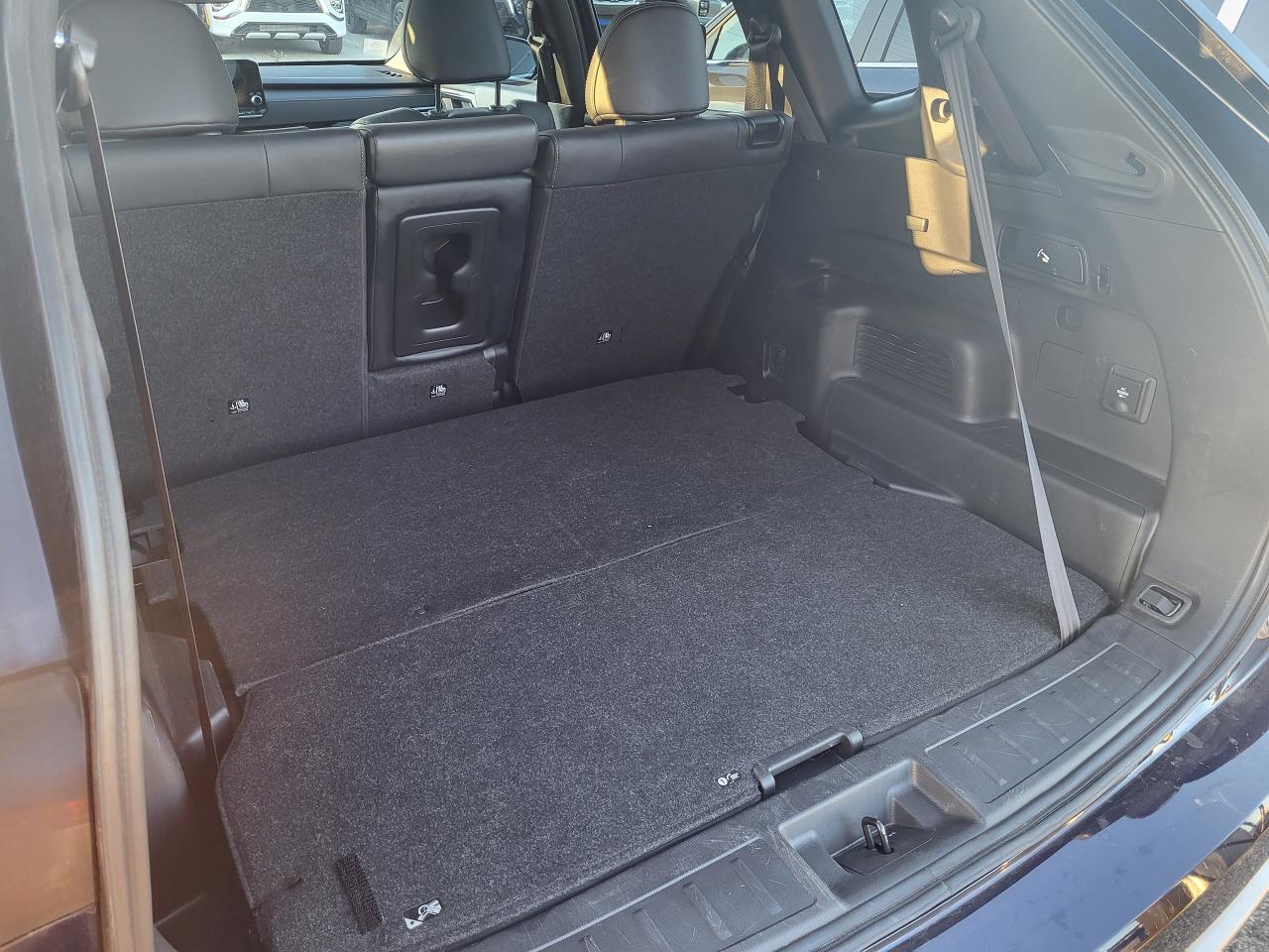 2024 Mitsubishi Outlander PHEV LE Photo