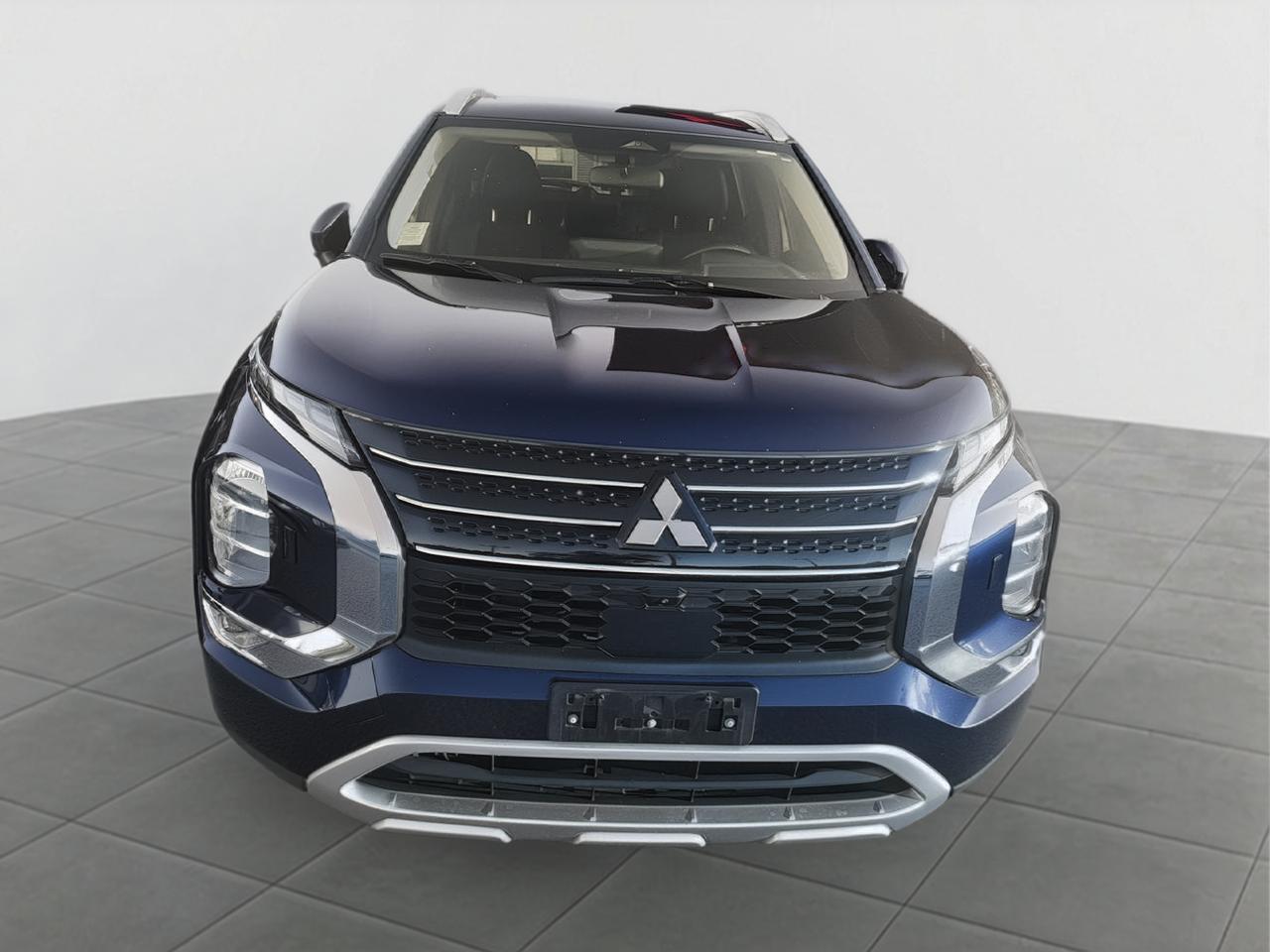 2024 Mitsubishi Outlander PHEV LE Photo