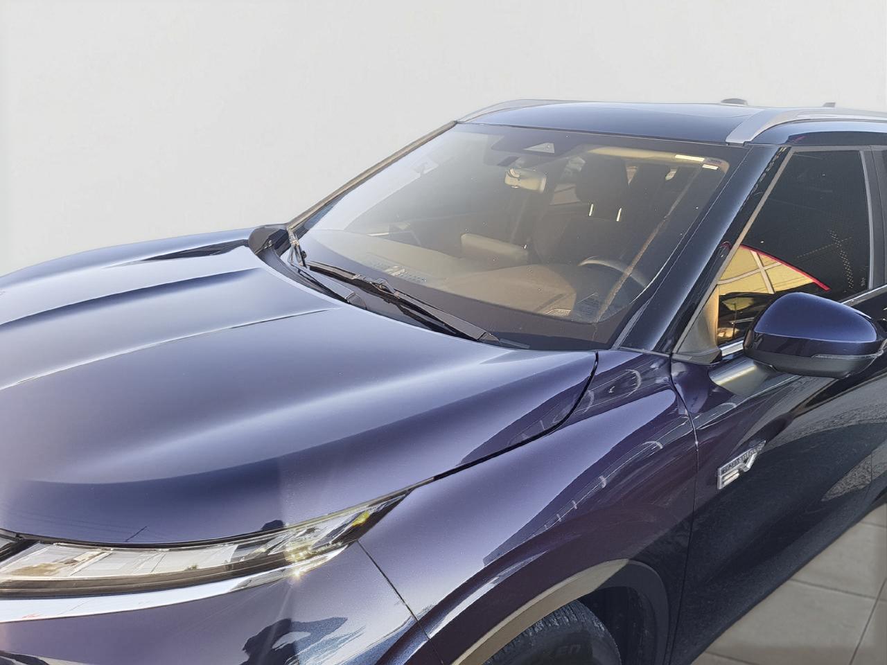 2024 Mitsubishi Outlander PHEV LE Photo