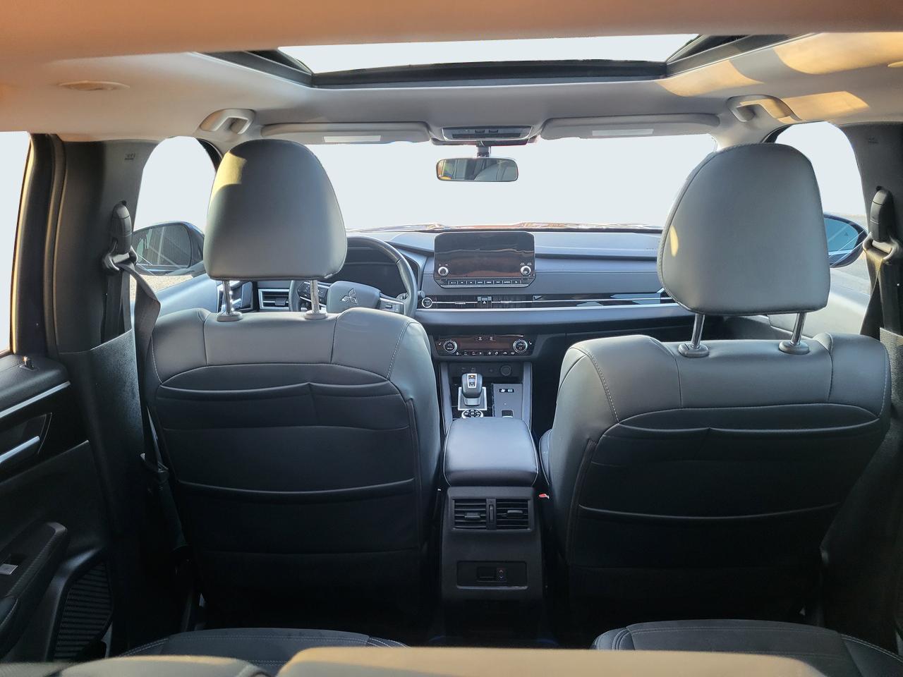 2024 Mitsubishi Outlander PHEV LE Photo