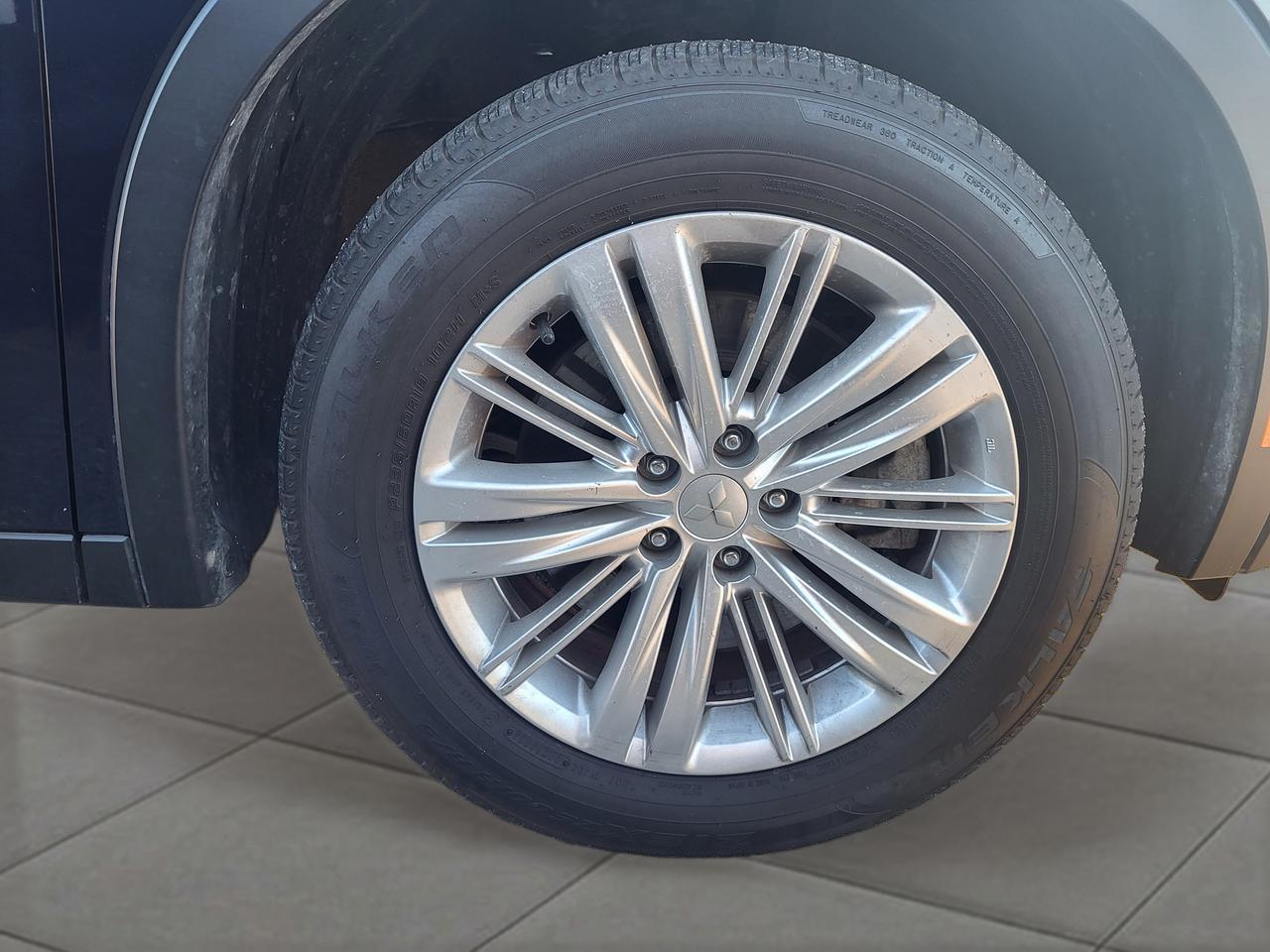 2024 Mitsubishi Outlander PHEV LE Photo