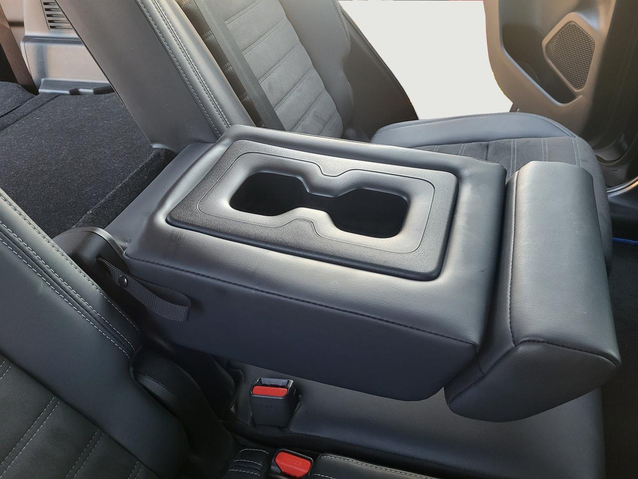 2024 Mitsubishi Outlander PHEV LE Photo