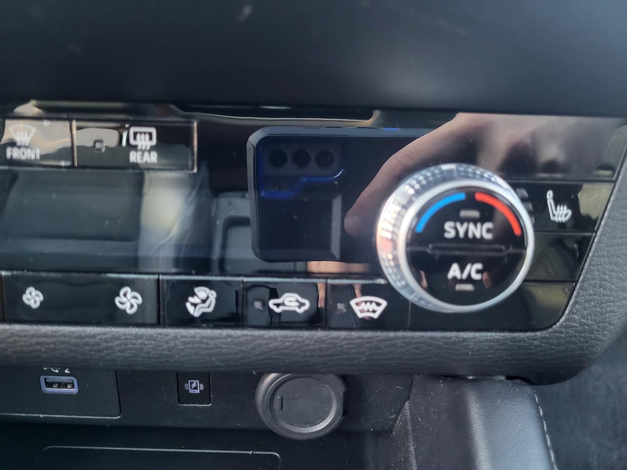 2024 Mitsubishi Outlander PHEV LE Photo