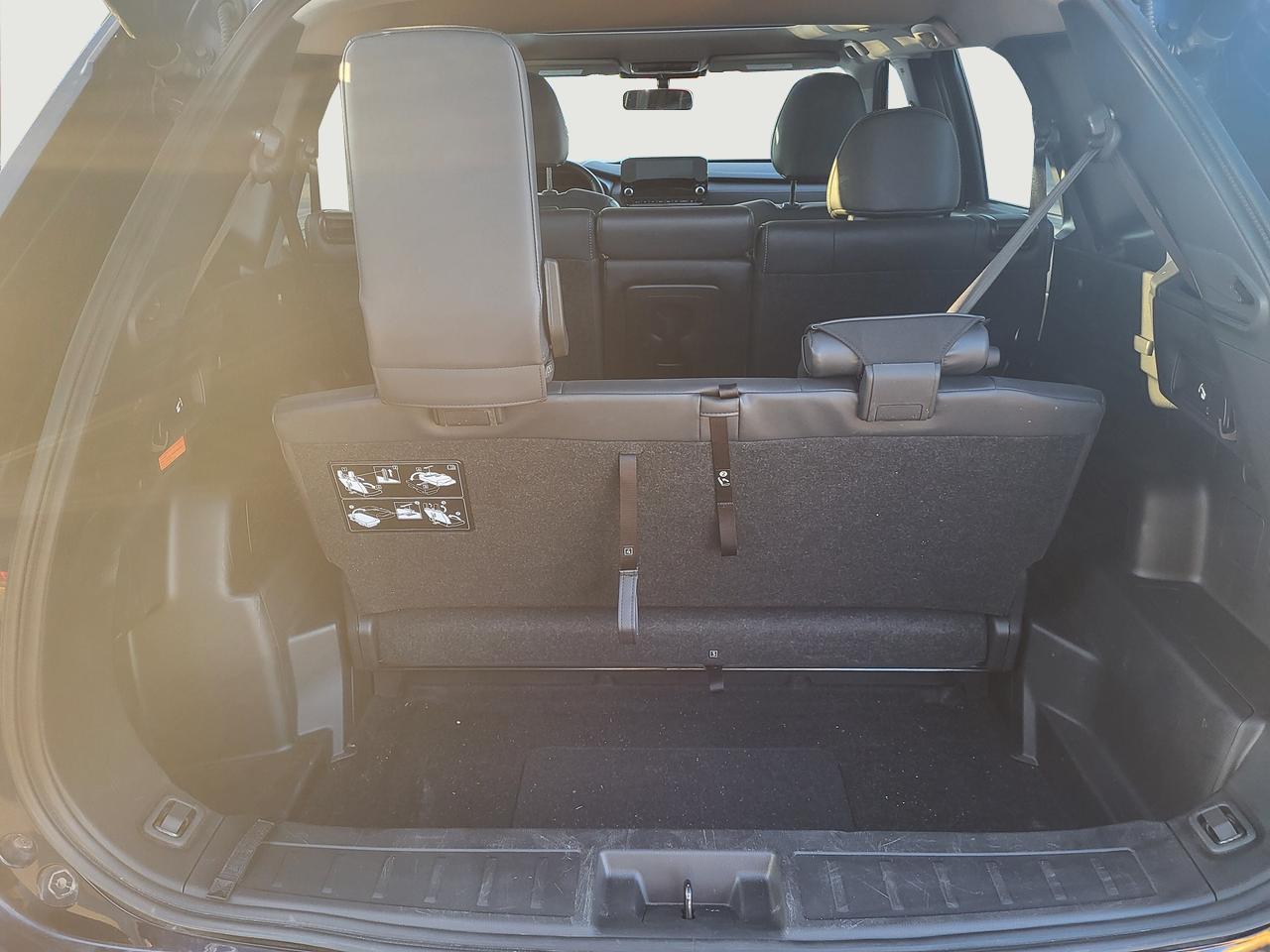 2024 Mitsubishi Outlander PHEV LE Photo