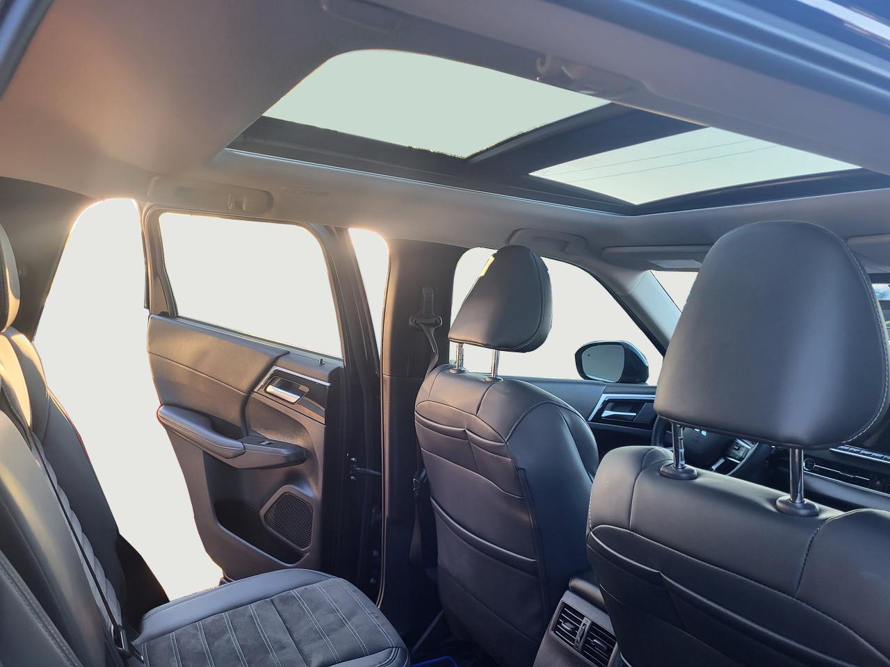 2024 Mitsubishi Outlander PHEV LE Photo