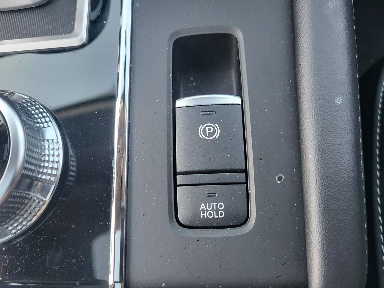 2024 Mitsubishi Outlander PHEV LE Photo